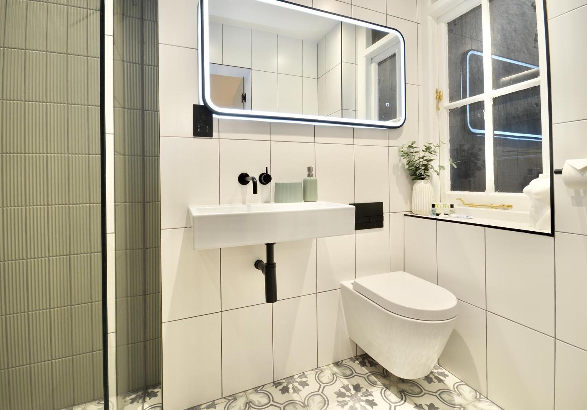 Newly Refurbished W/ River Views Лондон Экстерьер фото