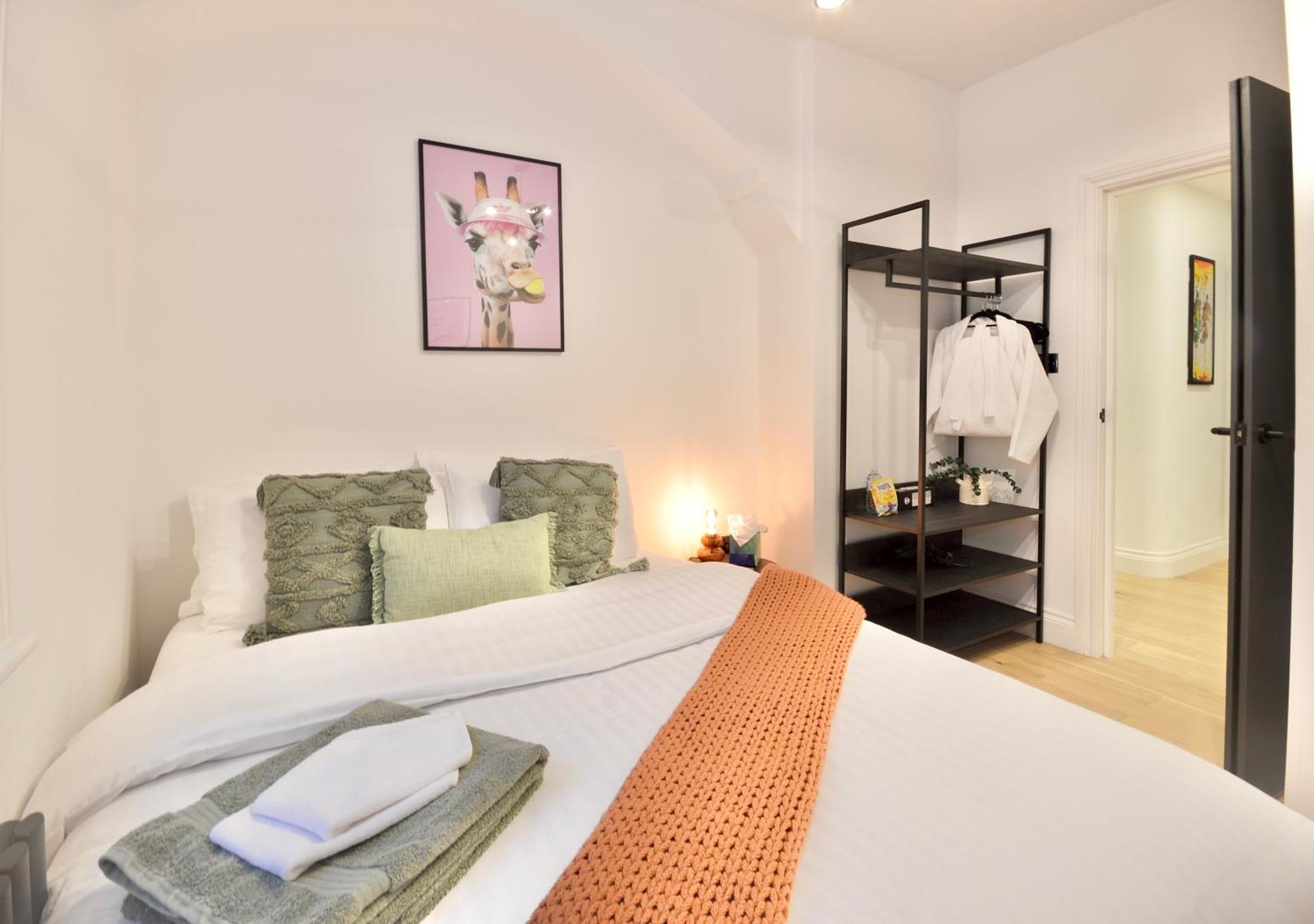 Newly Refurbished W/ River Views Лондон Экстерьер фото